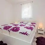 La Perla Sutivan
