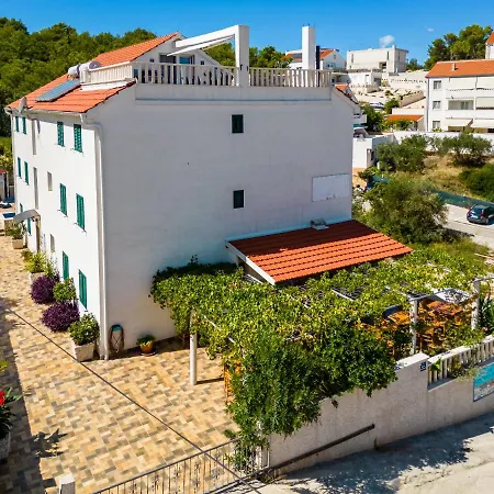 La Perla Apartment *