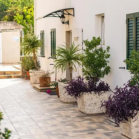 La Perla Apartman Sutivan