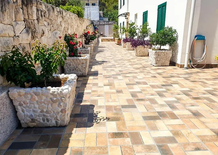 La Perla Sutivan