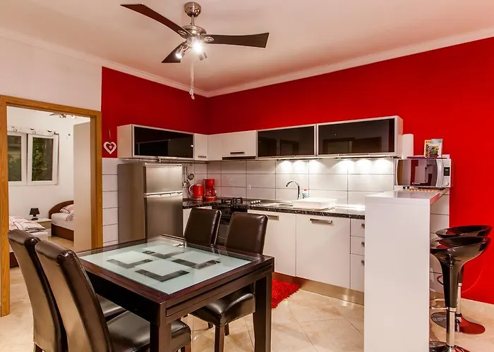 La Perla Apartman Sutivan